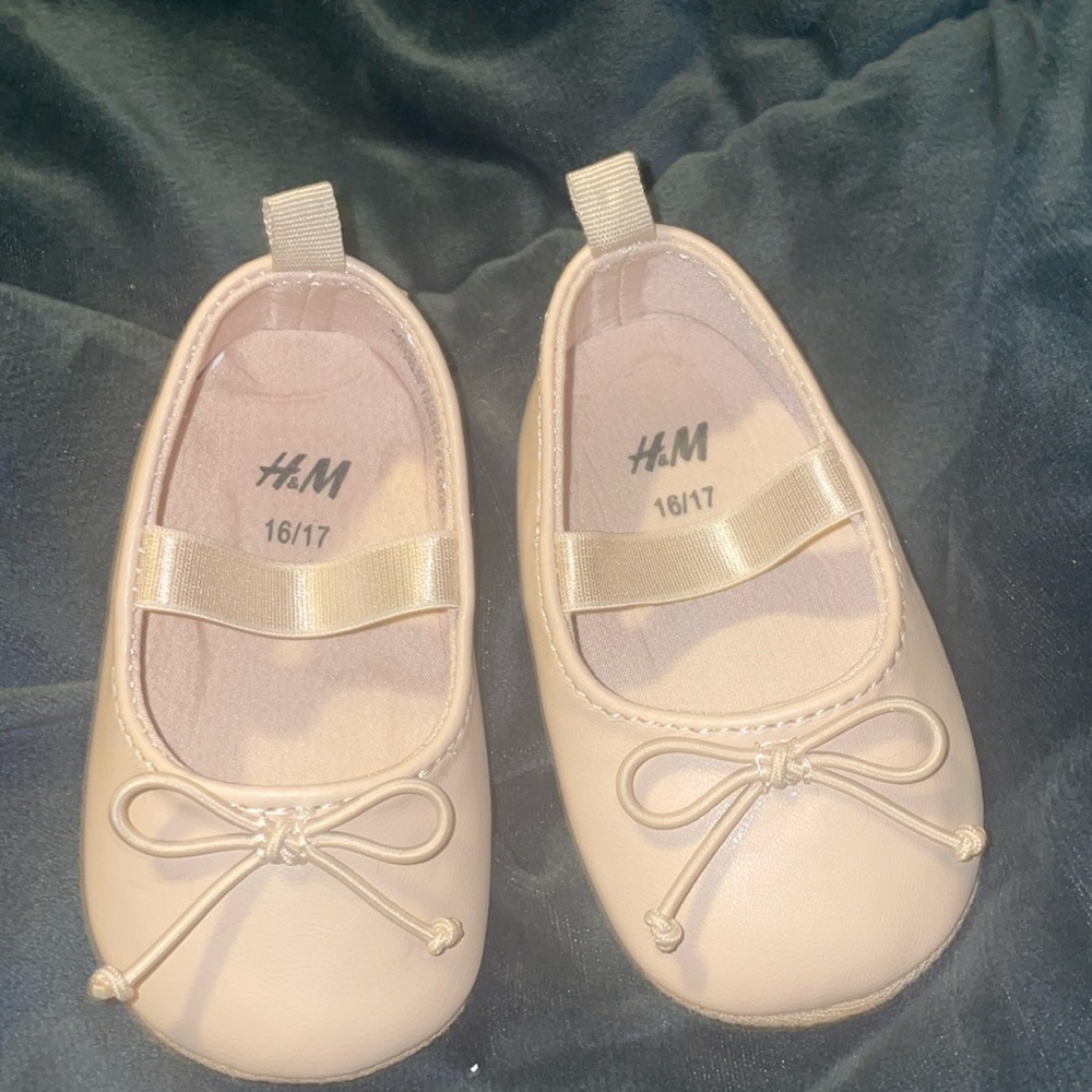 Girls dress shoe